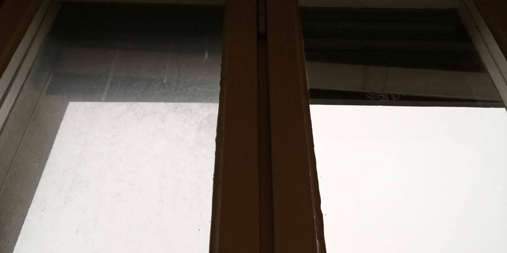 Das Fensterputzen lohnt sich in regelmäßigen Abständen, wie der Vergleich Vorher-Nachher zeigt.