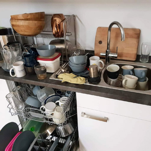 Saubere Küche im Büro mit der Büroreinigung: nie wieder Geschirrberge.