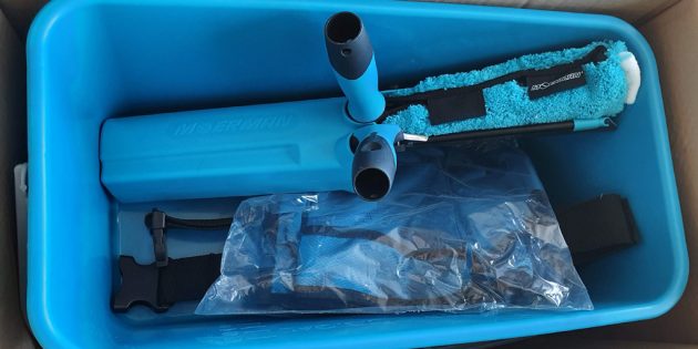 Um Fenster und Glasflächen zu reinigen, nutzen wir unterschiedliche Utensilien und Werkzeuge wie Einwascher und Abzieher.