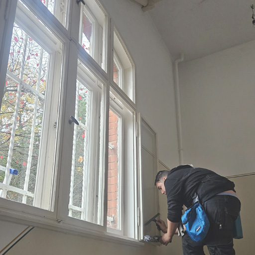 Altberliner Kastenfenster putzen in denkmalgeschütztem Haus