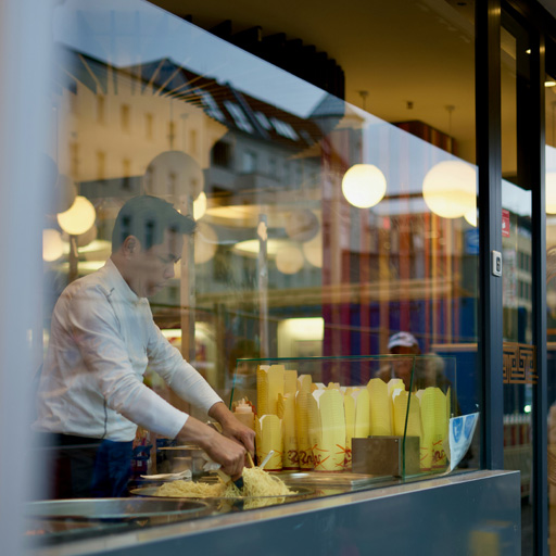 Klare Sicht dank Glasreinigung für Gastronomie in Berliner Bars und Restaurants.